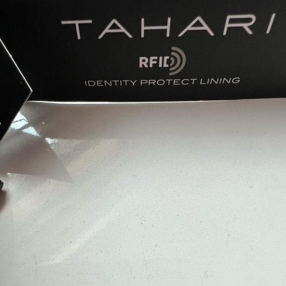 NWT TAHARI RFID WALLET ORGANIZER CLUTCH CASE - Picture 13 of 15